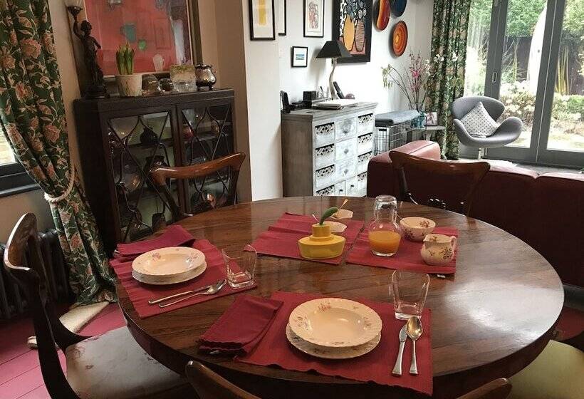 ベッドアンドブレックファースト The Room In The Garden