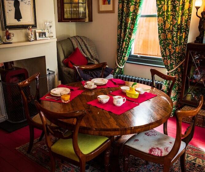 ベッドアンドブレックファースト The Room In The Garden