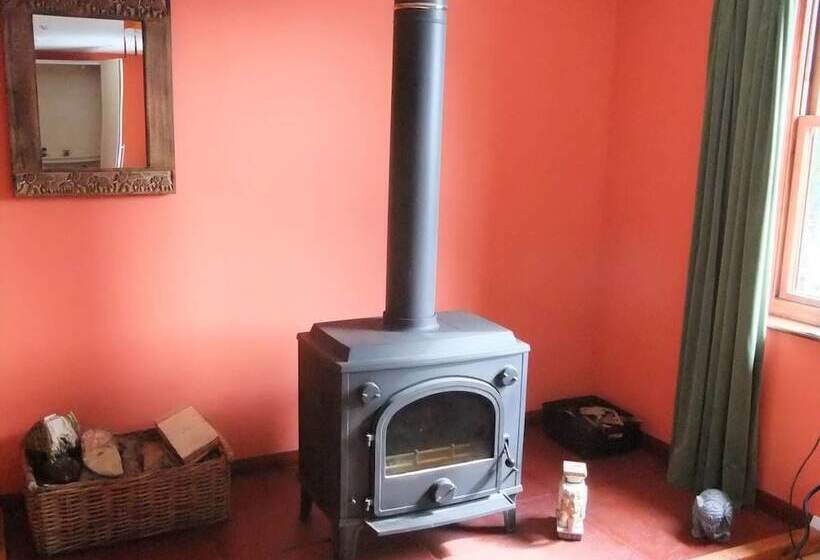 Cwm Irfon Lodge Cottages