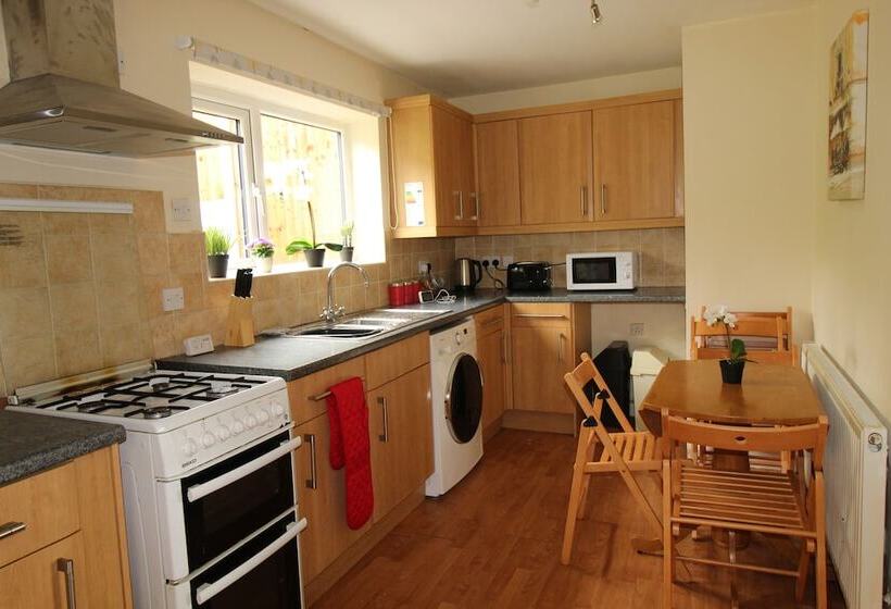 בית מלון כפרי Cowsley House