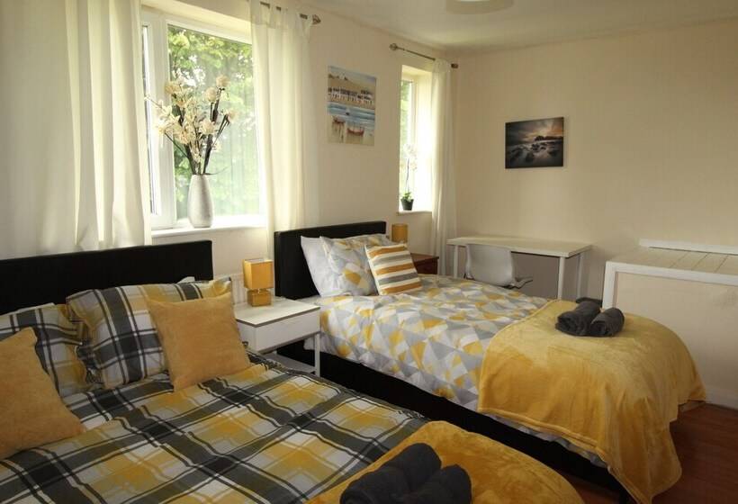 בית מלון כפרי Cowsley House