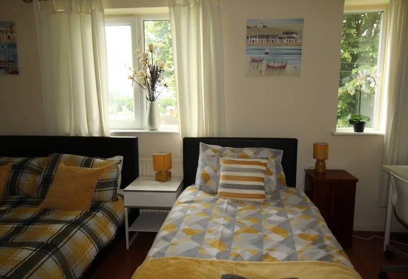 בית מלון כפרי Cowsley House