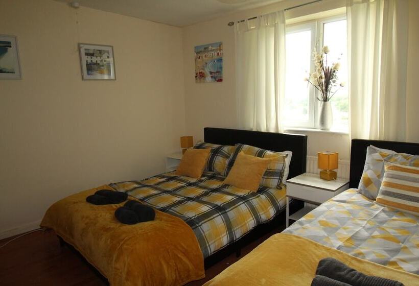 בית מלון כפרי Cowsley House