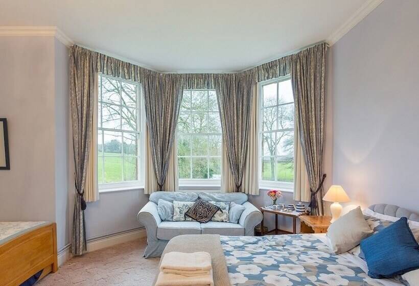 فندق ريفى Marshwood Farm B&b And Shepherds Hut