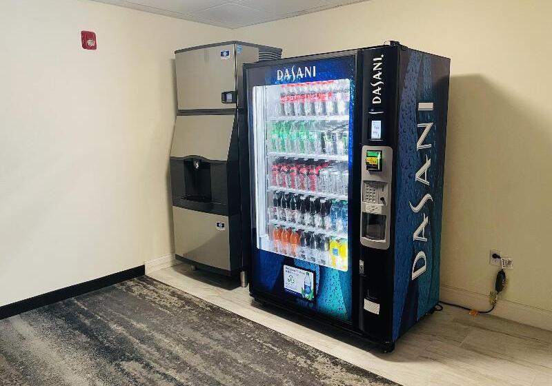 Отель Fairbridge Inn & Suites Cuero