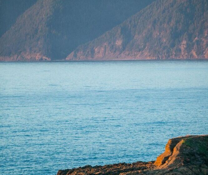 فندق صغير Inn Of The Lost Coast