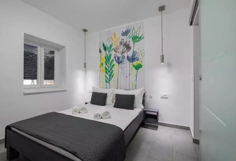 تختخواب و صبحانه Miracolo Di Mare Trend