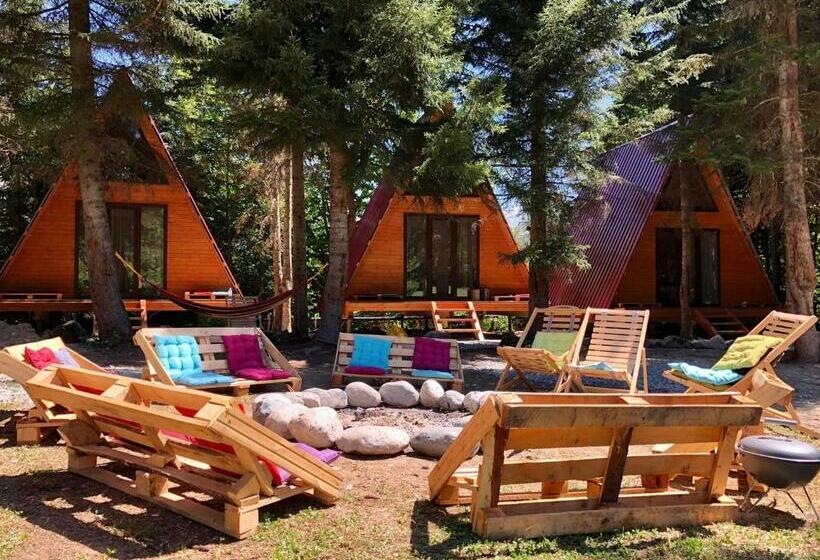 هتل Bude Mestia Cottages