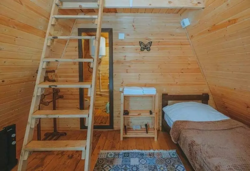 هتل Bude Mestia Cottages