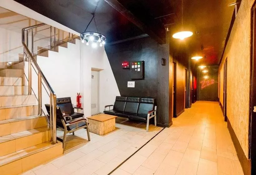 ホテル Oyo 3785 Kemayoran Residence