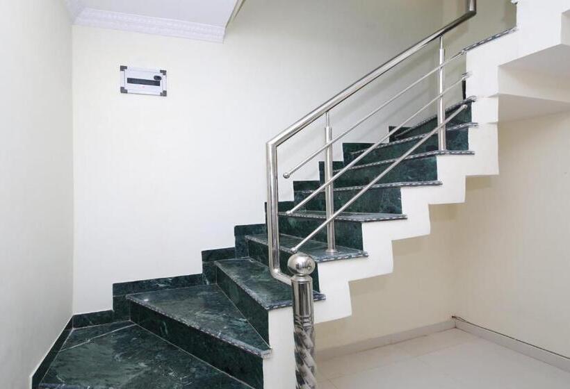 هتل Oyo 41159  Royal Inn