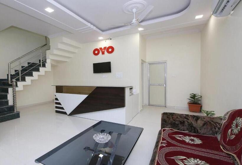 هتل Oyo 41159  Royal Inn