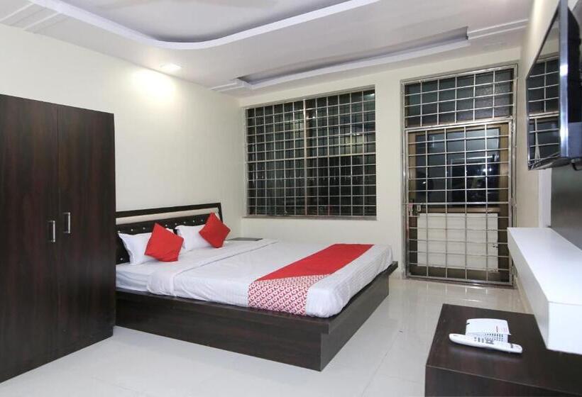 هتل Oyo 41159  Royal Inn