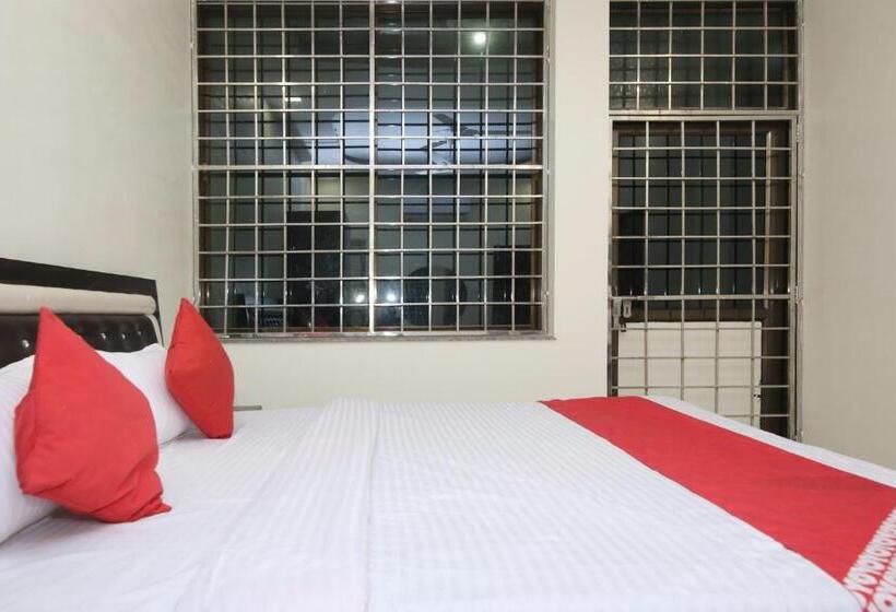 هتل Oyo 41159  Royal Inn