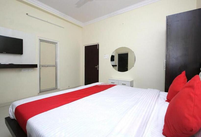 هتل Oyo 41159  Royal Inn