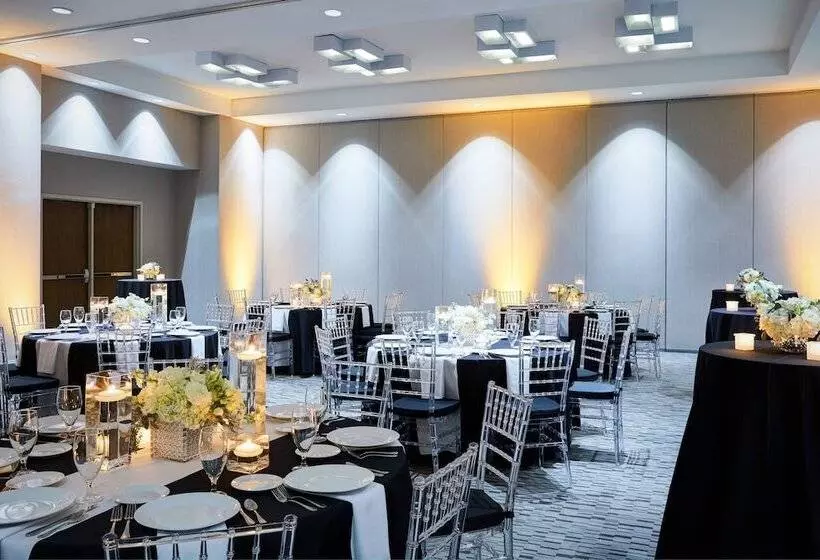 Ac Hotel By Marriott New Orleans French Quarter