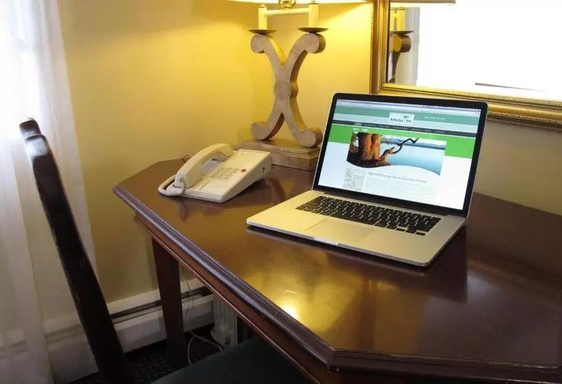 בית מלון כפרי Arbutus Inn