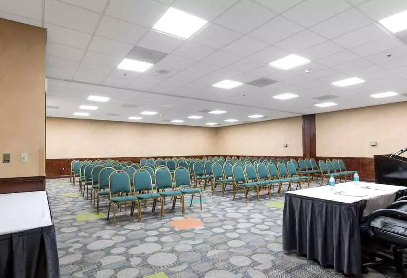 Clarion Hotel Detroit Metro Airport