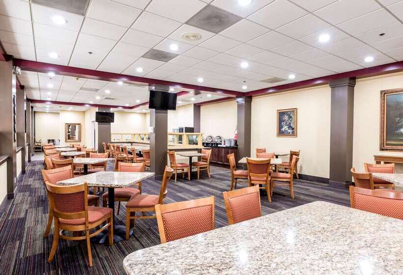 Clarion Hotel Detroit Metro Airport