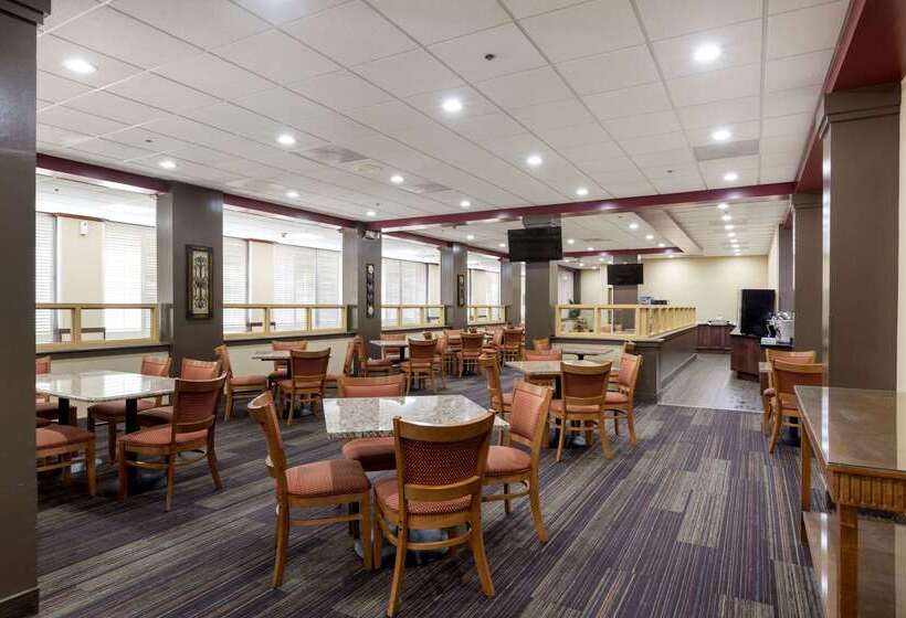 Clarion Hotel Detroit Metro Airport