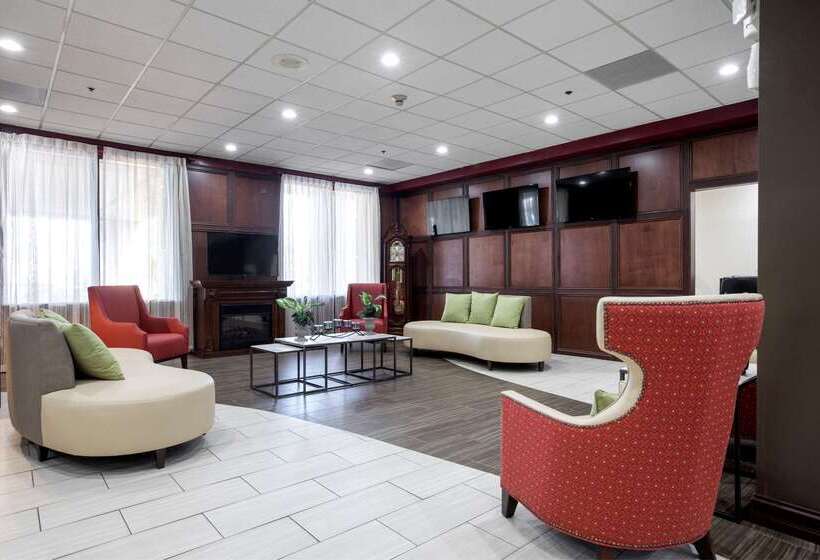 Clarion Hotel Detroit Metro Airport