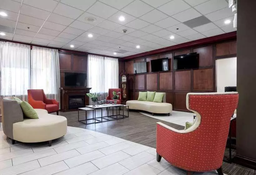 Clarion Hotel Detroit Metro Airport