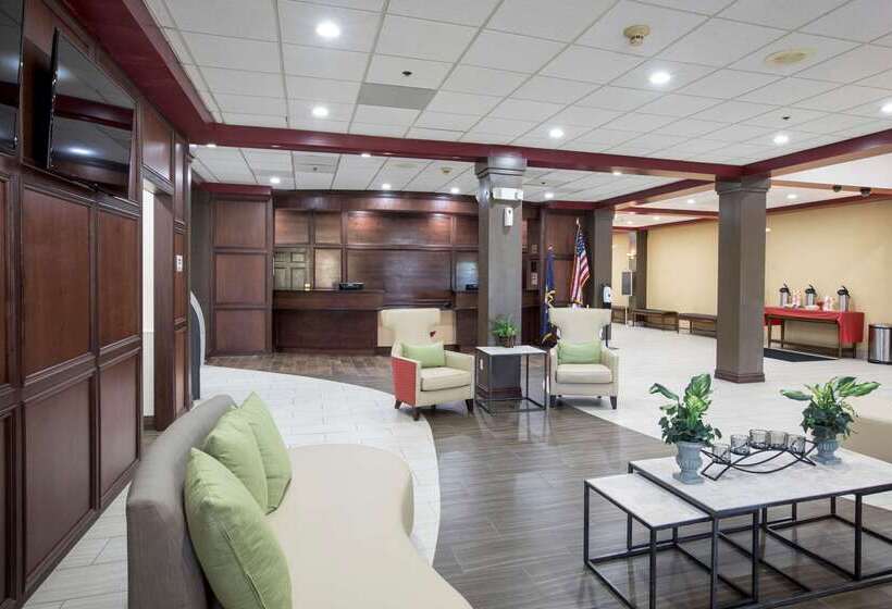 Clarion Hotel Detroit Metro Airport