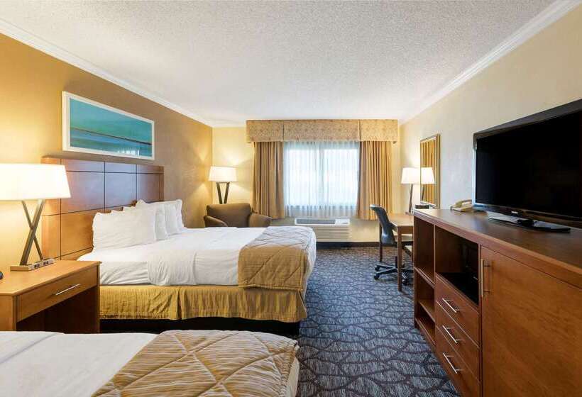 Clarion Hotel Detroit Metro Airport
