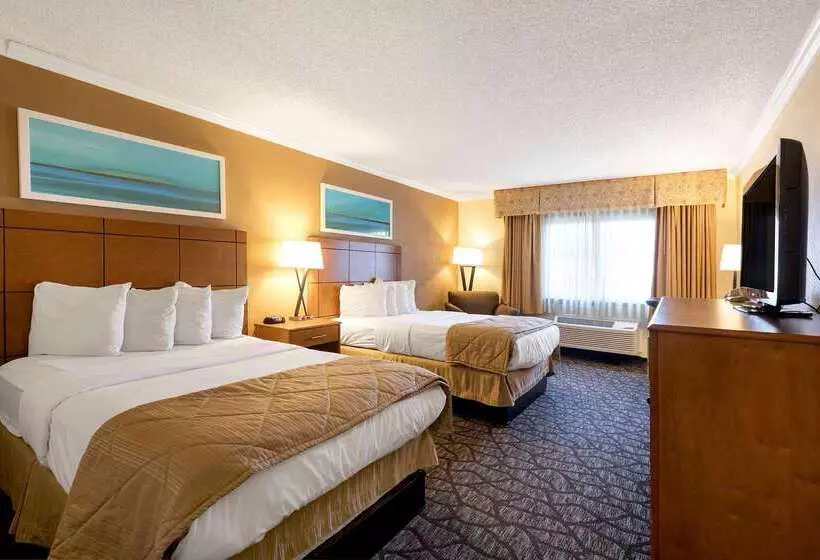 Clarion Hotel Detroit Metro Airport