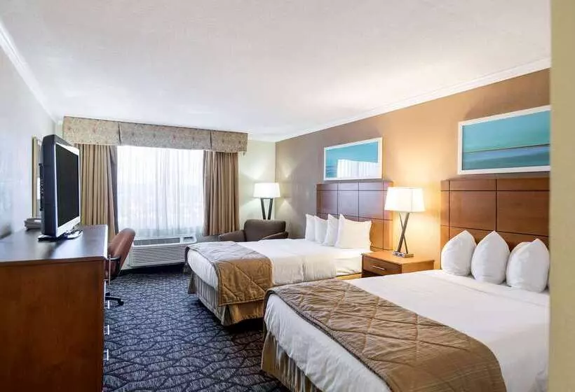 Clarion Hotel Detroit Metro Airport