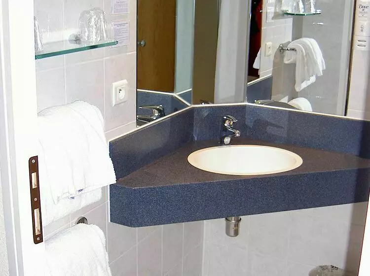 Отель Holiday Inn Express Grenoblebernin