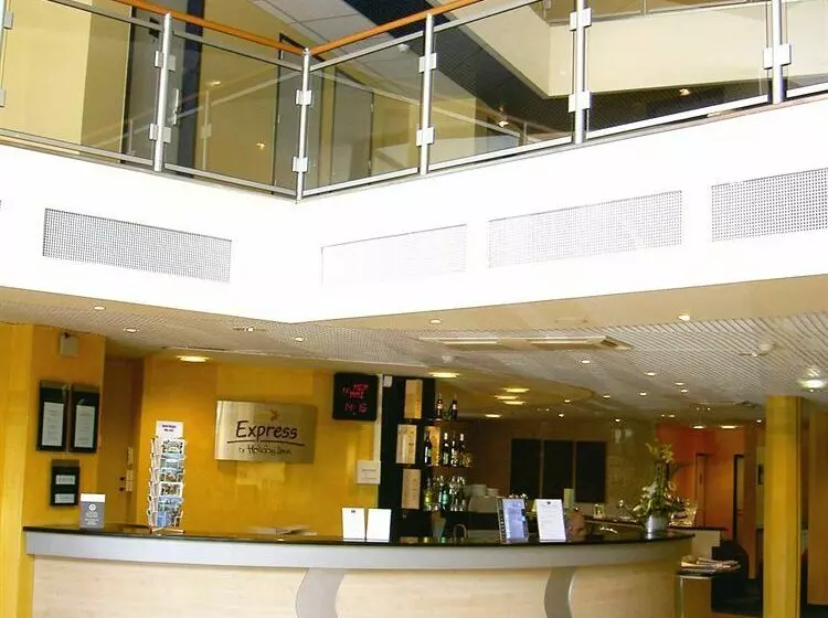 Отель Holiday Inn Express Grenoblebernin