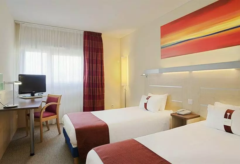 Отель Holiday Inn Express Grenoblebernin