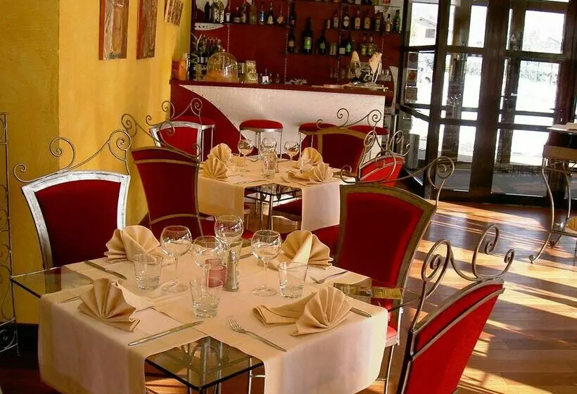 Отель Holiday Inn Express Grenoblebernin