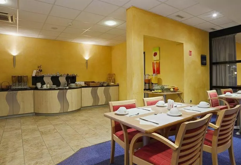 Отель Holiday Inn Express Grenoblebernin