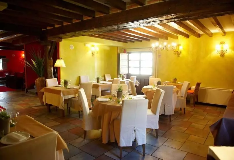 Отель La Casona De Revolgo