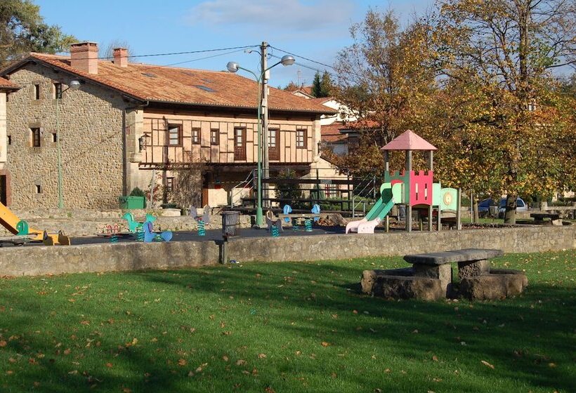 Отель La Casona De Revolgo