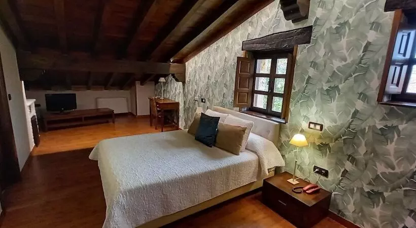 Отель La Casona De Revolgo