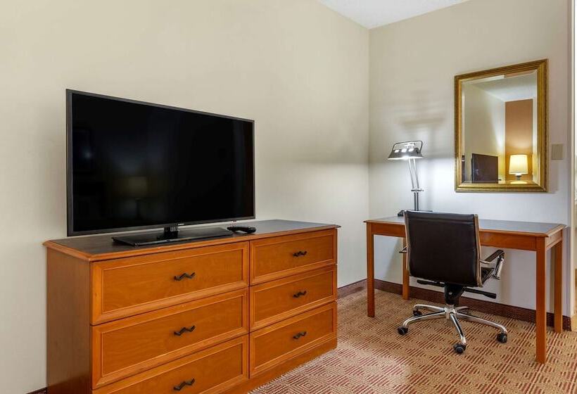 فندق Quality Inn & Suites Raleigh Durham Airport