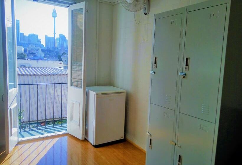 Asylum Sydney Backpackers Hostel