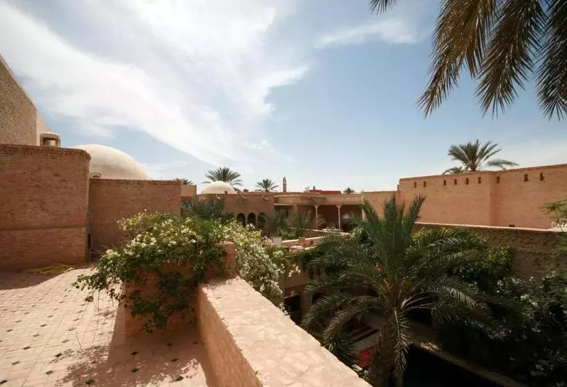 تختخواب و صبحانه Dar Nejma