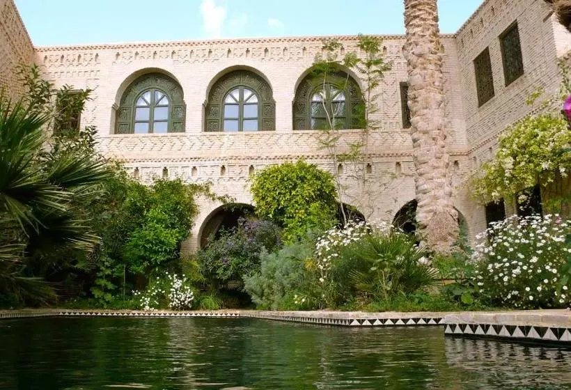 تختخواب و صبحانه Dar Nejma