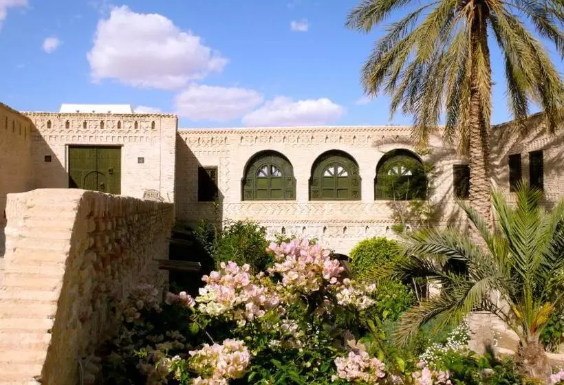 تختخواب و صبحانه Dar Nejma