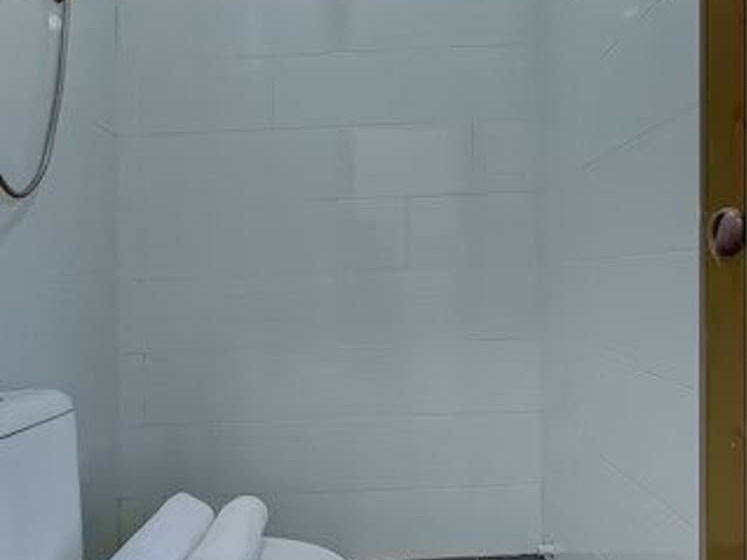 Hotel Oyo 3198 Sukomanunggal Inn