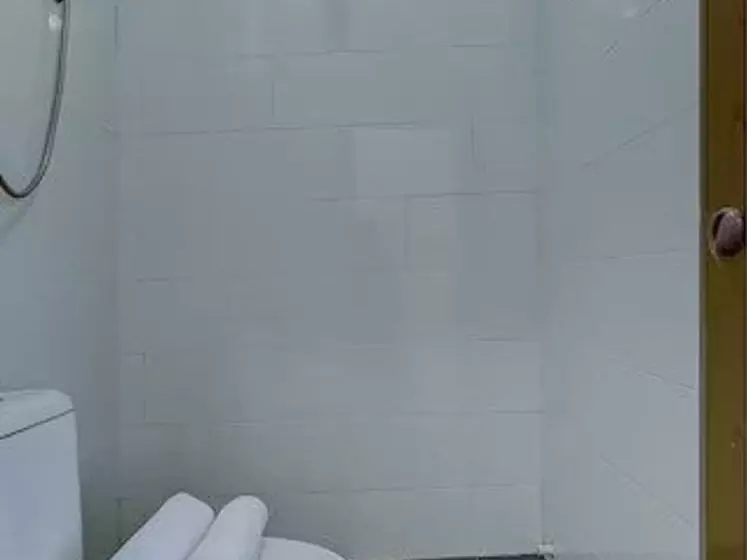 ホテル Oyo 3198 Sukomanunggal Inn