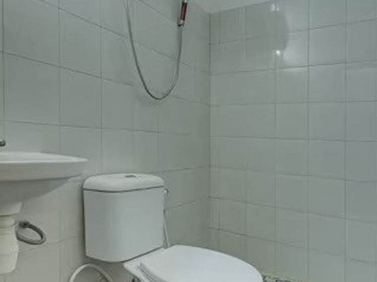 Hotel Oyo 3198 Sukomanunggal Inn