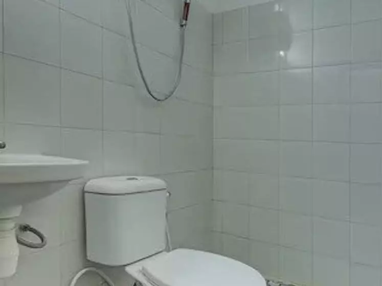 ホテル Oyo 3198 Sukomanunggal Inn