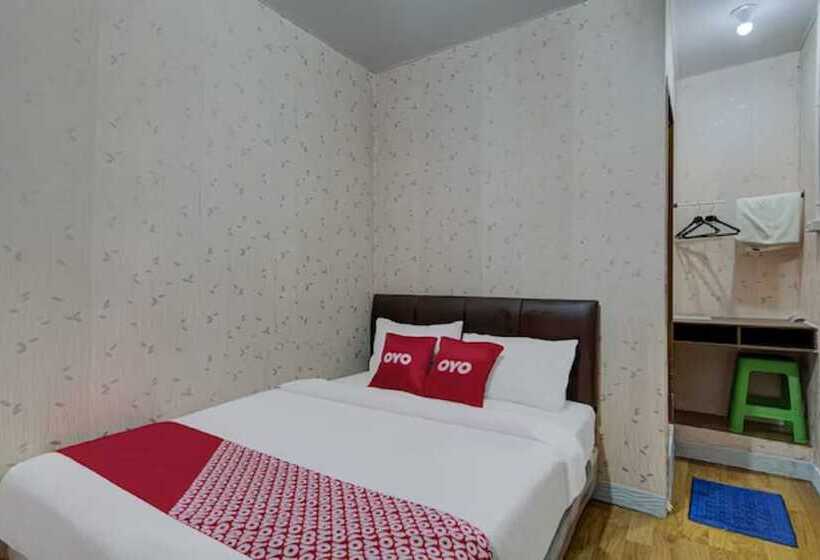 Hotel Oyo 3198 Sukomanunggal Inn
