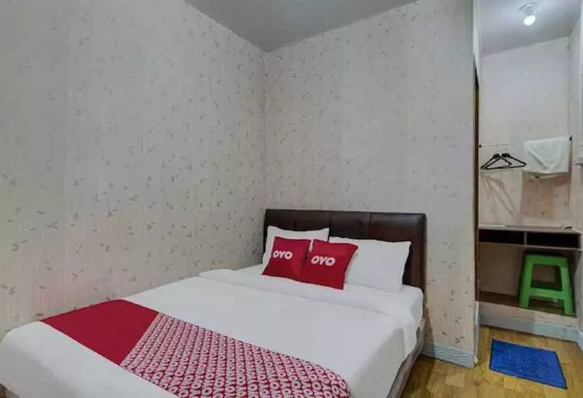 ホテル Oyo 3198 Sukomanunggal Inn