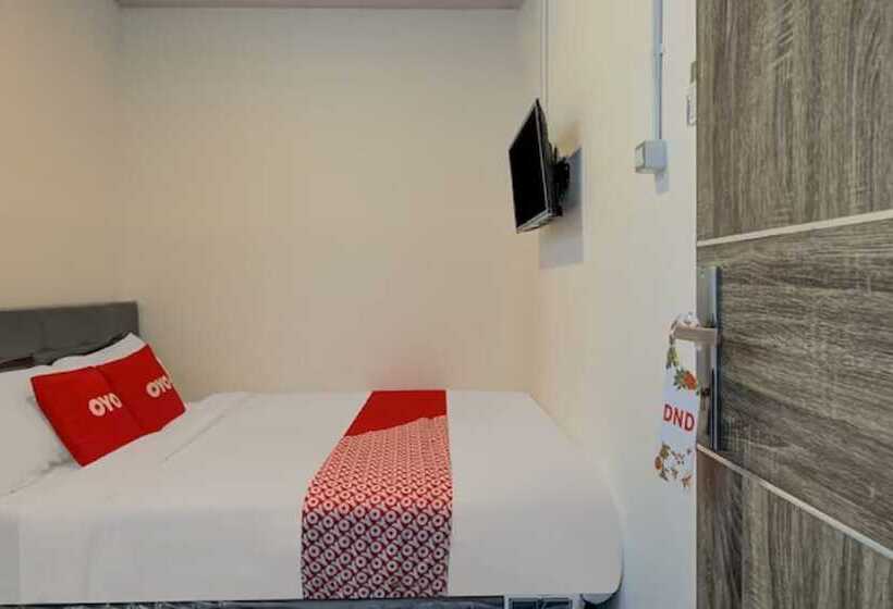 Hotel Oyo 3198 Sukomanunggal Inn